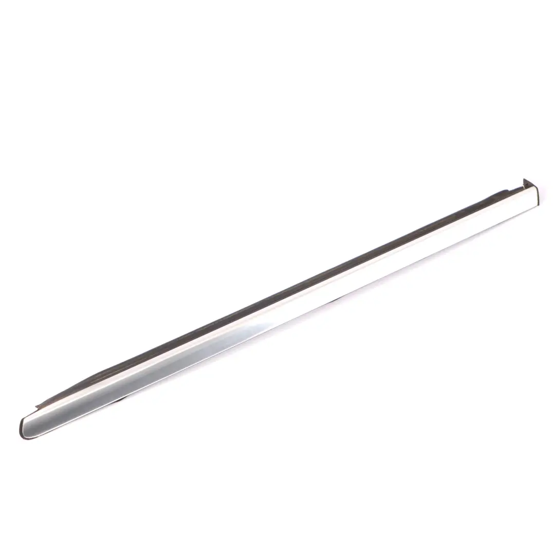 Barre de garniture de vitre arrière droite Chrom pour Mercedes W251 à propos du numéro de pièce A2516908080 Mercedes W251 Barre de garniture de vitre arrière droite Chrom - SKU A2516908080 - Numéro de pièce A2516908080
