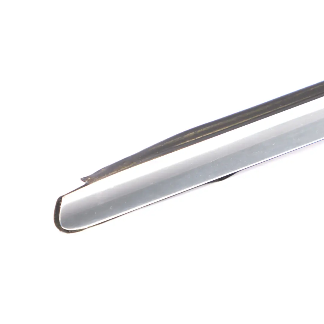 Barre de garniture de vitre arrière droite Chrom pour Mercedes W251 à propos du numéro de pièce A2516908080 Mercedes W251 Barre de garniture de vitre arrière droite Chrom - SKU A2516908080 - Numéro de pièce A2516908080