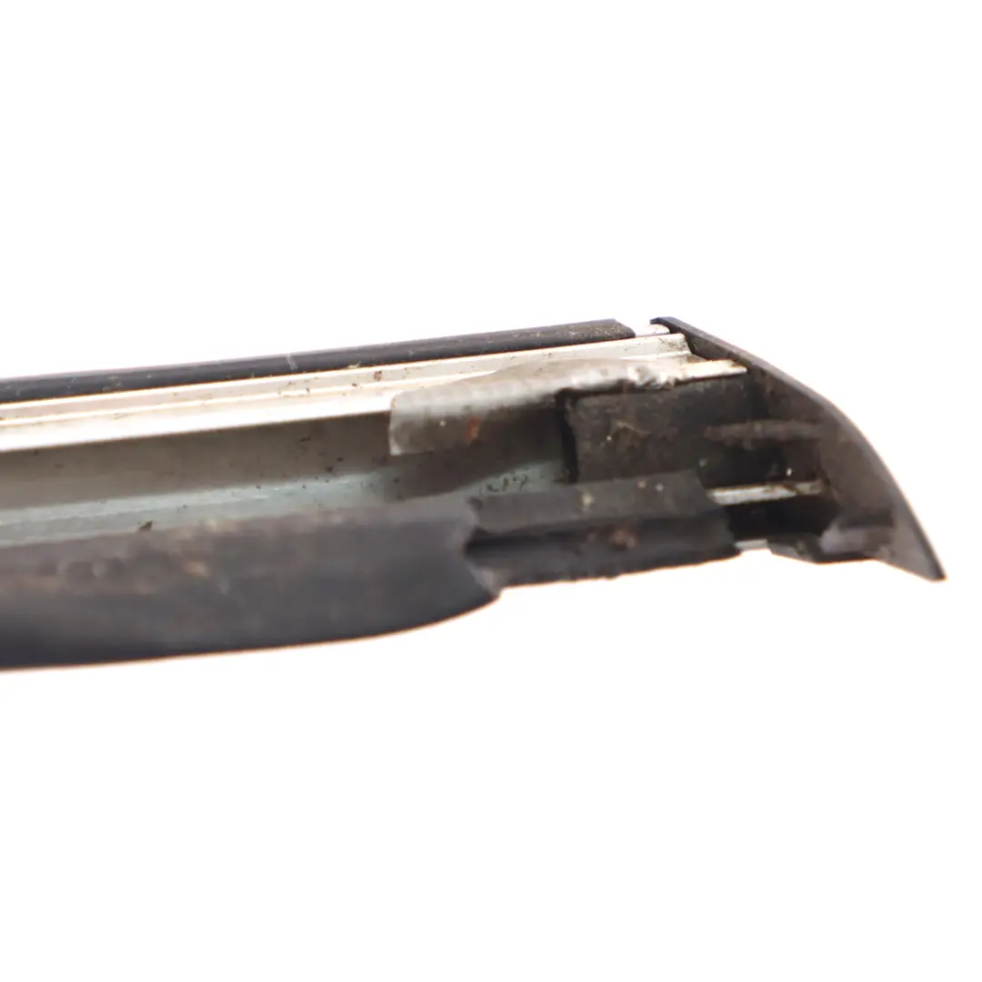 Listwa Szyby Drzwi Prawy Tył Czarna do Mercedes W251 o numerze A2516908080 Mercedes W251 Listwa Szyby Drzwi Prawy Tył Czarna - SKU A2516908080 - Numer Części A2516908080