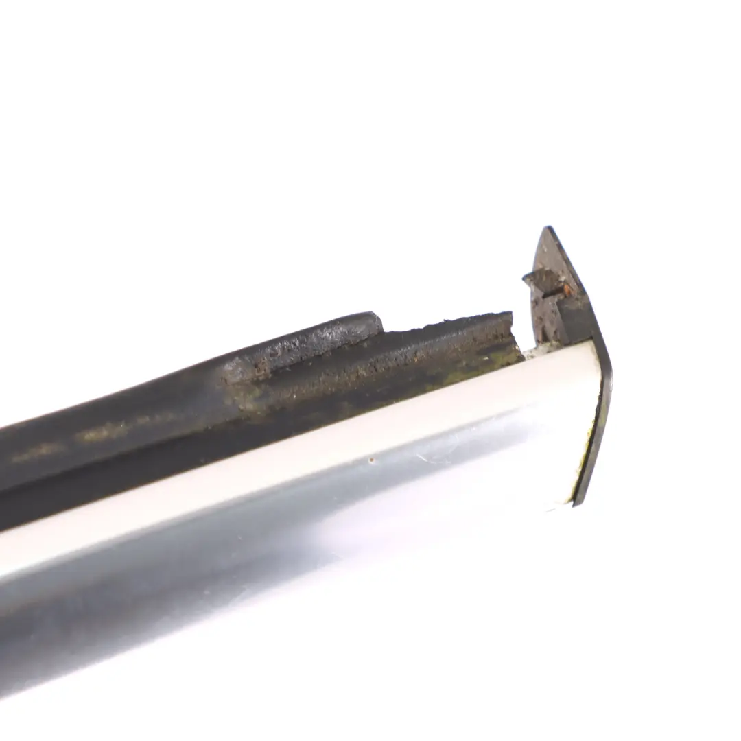 Barra embellecedora trasera izquierda para Mercedes W246 con número de pieza A2516908080 Mercedes W246 Barra embellecedora trasera izquierda - SKU A2516908080 - Número de pieza A2516908080