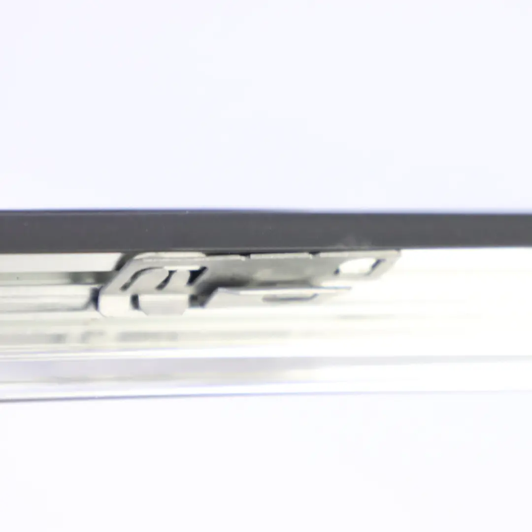 Striscia rivestimento finestrino porta anteriore sinistra Cromo per Mercedes W251 con numero di parte A2516909180 Mercedes W251 Striscia rivestimento finestrino porta anteriore sinistra Cromo - SKU A2516909180 - Numero di parte A2516909180