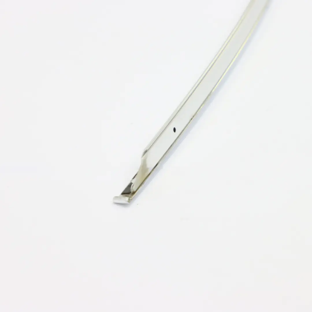 Striscia rivestimento finestrino porta anteriore destra Cromo per Mercedes W251 con numero di parte A2516909280 Mercedes W251 Striscia rivestimento finestrino porta anteriore destra Cromo - SKU A2516909280-1 - Numero di parte A2516909280