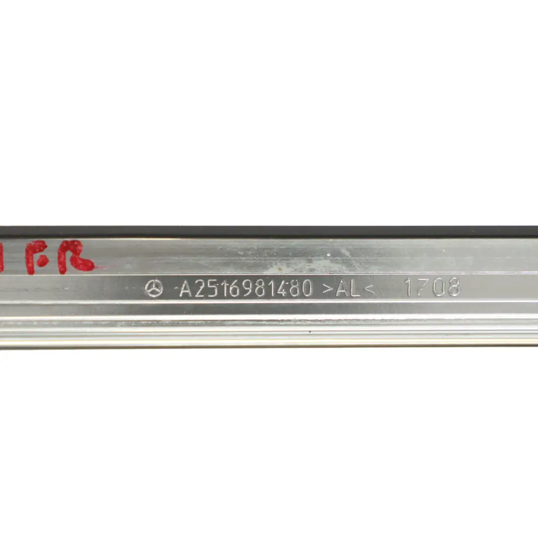Embellecedor de ventana puerta delantera Derecha Cromo A2516981480 para Mercedes W251 con número de pieza A2516909280 Mercedes W251 Embellecedor de ventana puerta delantera Derecha Cromo A2516981480 - SKU A2516909280-1 - Número de pieza A2516909280