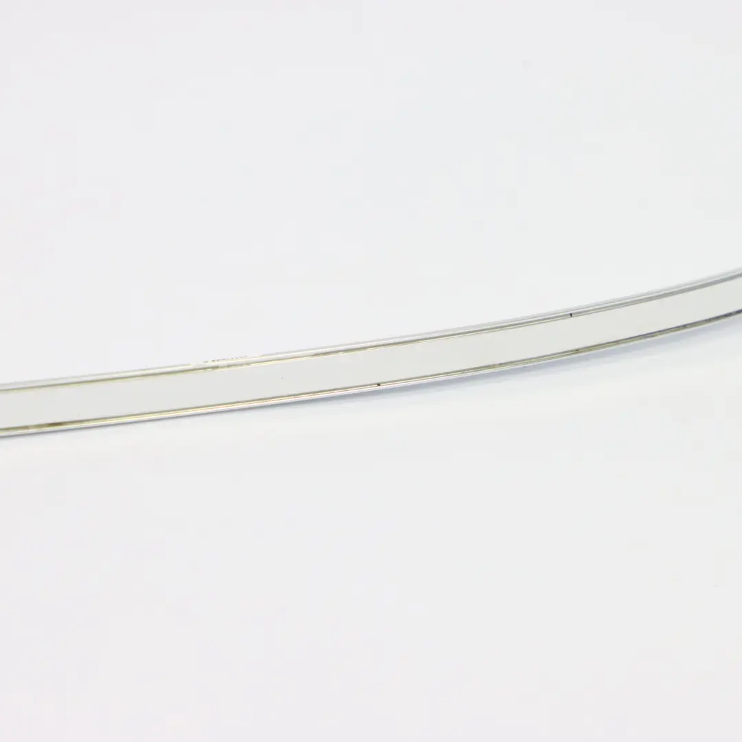 Embellecedor ventana puerta delantera Derecha Cromo para Mercedes W251 con número de pieza A2516909280 Mercedes W251 Embellecedor ventana puerta delantera Derecha Cromo - SKU A2516909280 - Número de pieza A2516909280