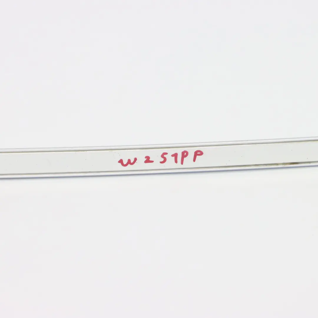 Vordertür Fenster Zierleiste Rechts Chrom für Mercedes W251 mit Teilenummer A2516909280 Mercedes W251 Vordertür Fenster Zierleiste Rechts Chrom - SKU A2516909280 - Teilenummer A2516909280