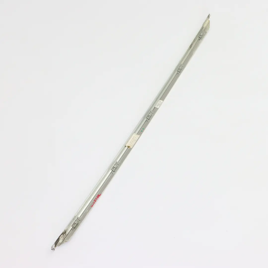 Finestrino Striscia rivestimento posteriore sinistra Cromo per Mercedes W251 con numero di parte A2516909580 Mercedes W251 Finestrino Striscia rivestimento posteriore sinistra Cromo - SKU A2516909580 - Numero di parte A2516909580
