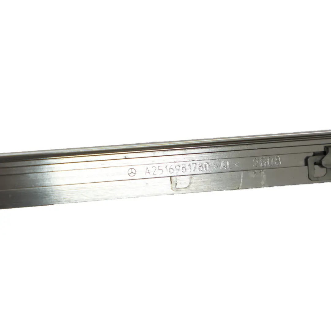 Finestrino Striscia rivestimento posteriore sinistra Cromo per Mercedes W251 con numero di parte A2516909580 Mercedes W251 Finestrino Striscia rivestimento posteriore sinistra Cromo - SKU A2516909580 - Numero di parte A2516909580