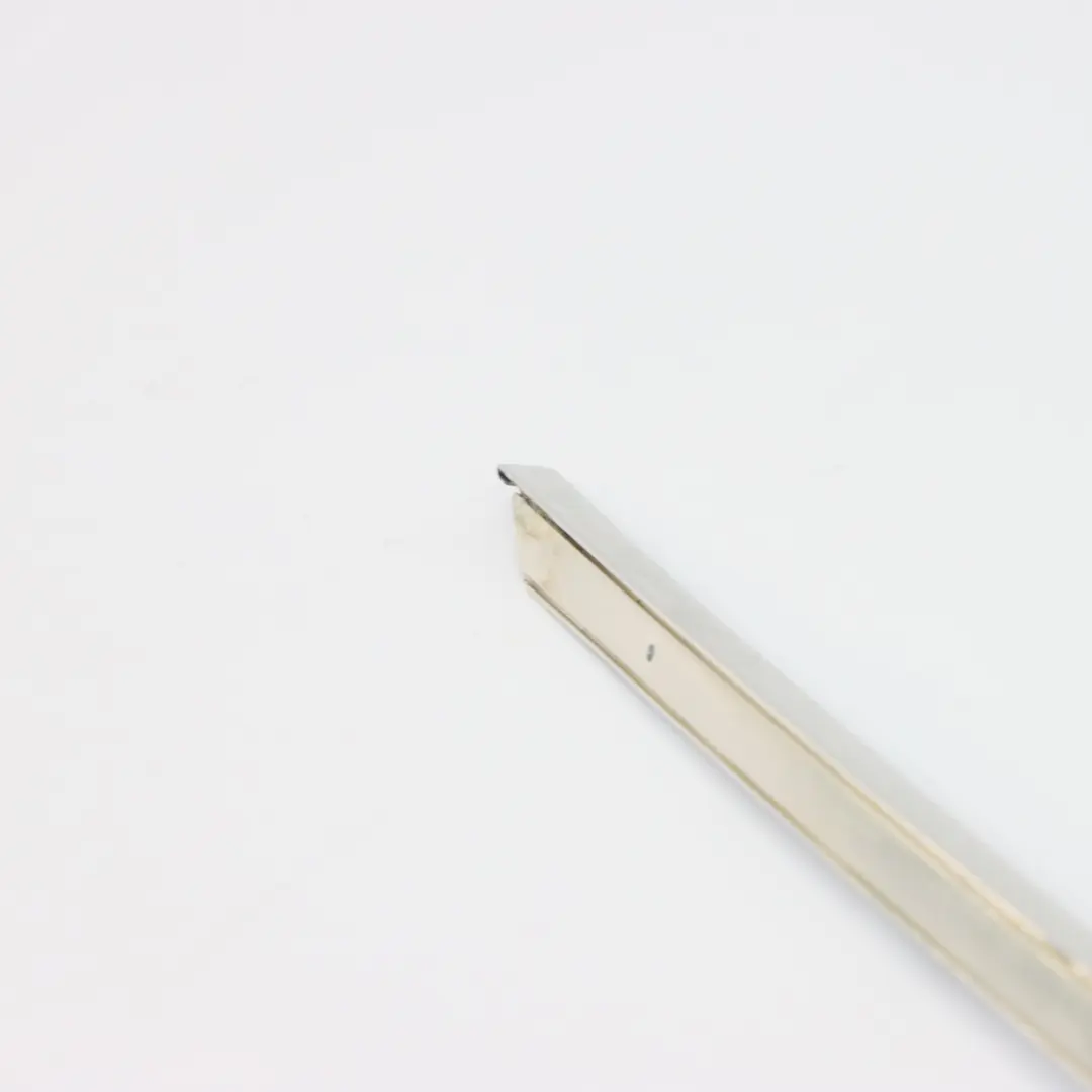 Finestrino Striscia Modanatura posteriore destra Cromo per Mercedes W251 con numero di parte A2516909680 Mercedes W251 Finestrino Striscia Modanatura posteriore destra Cromo - SKU A2516909680 - Numero di parte A2516909680