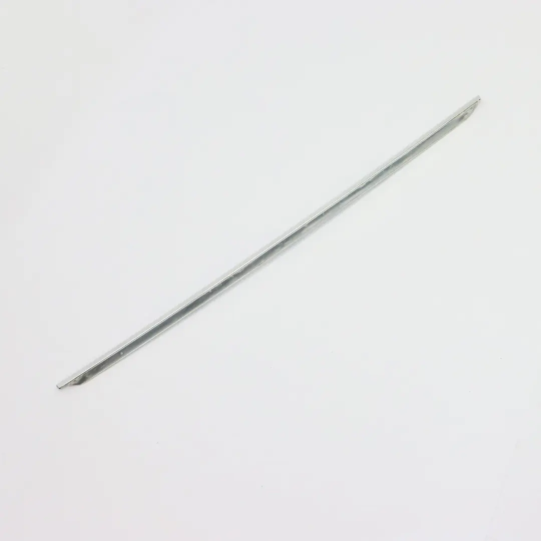 Finestrino Striscia Modanatura posteriore destra Cromo per Mercedes W251 con numero di parte A2516909680 Mercedes W251 Finestrino Striscia Modanatura posteriore destra Cromo - SKU A2516909680 - Numero di parte A2516909680