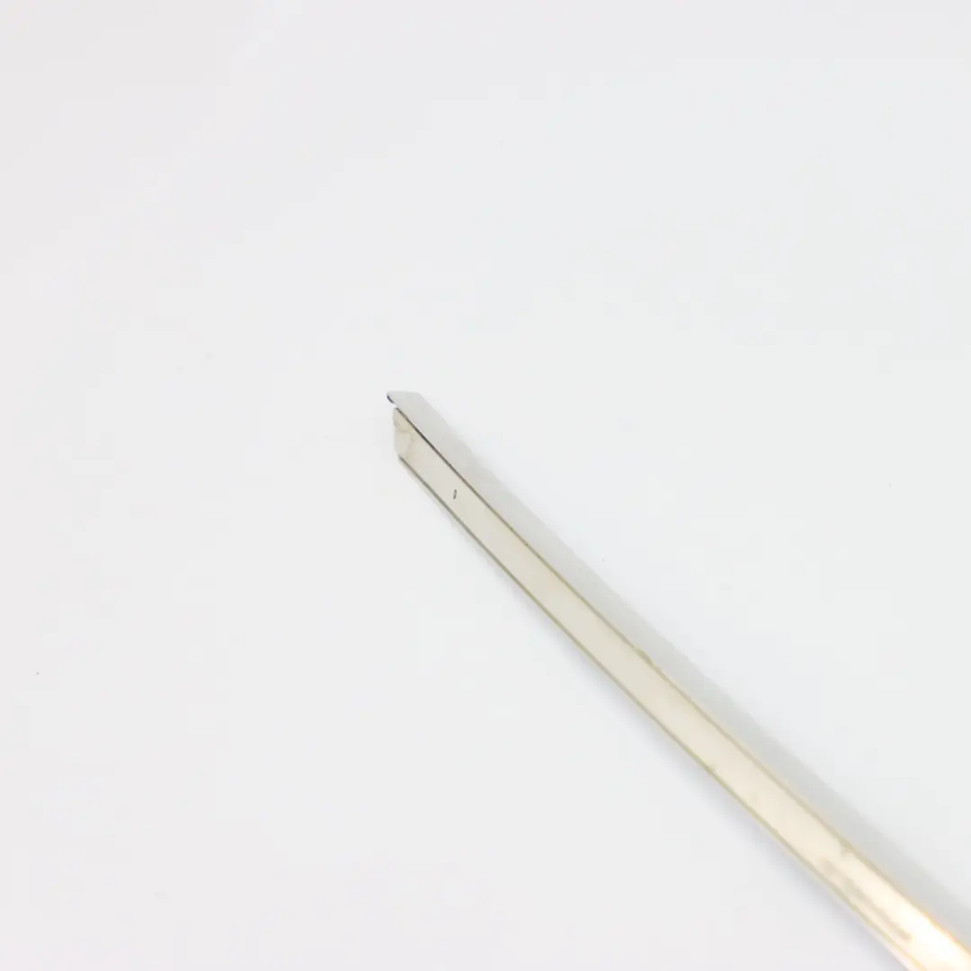 Finestrino Striscia Modanatura posteriore destra Cromo per Mercedes W251 con numero di parte A2516909680 Mercedes W251 Finestrino Striscia Modanatura posteriore destra Cromo - SKU A2516909680 - Numero di parte A2516909680