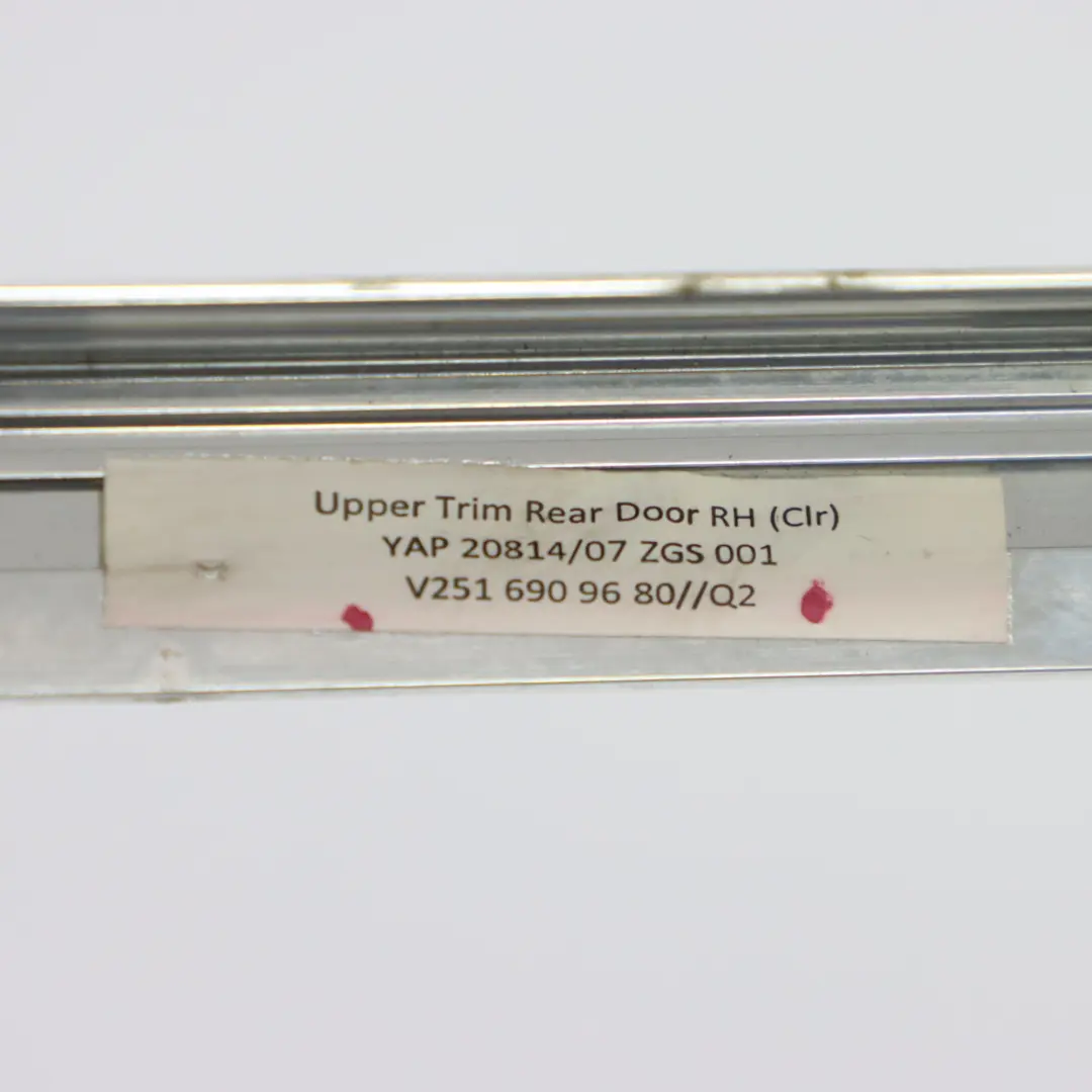 Fensterleiste Zierleiste hinten rechts Chrom für Mercedes W251 mit Teilenummer A2516909680 Mercedes W251 Fensterleiste Zierleiste hinten rechts Chrom - SKU A2516909680 - Teilenummer A2516909680