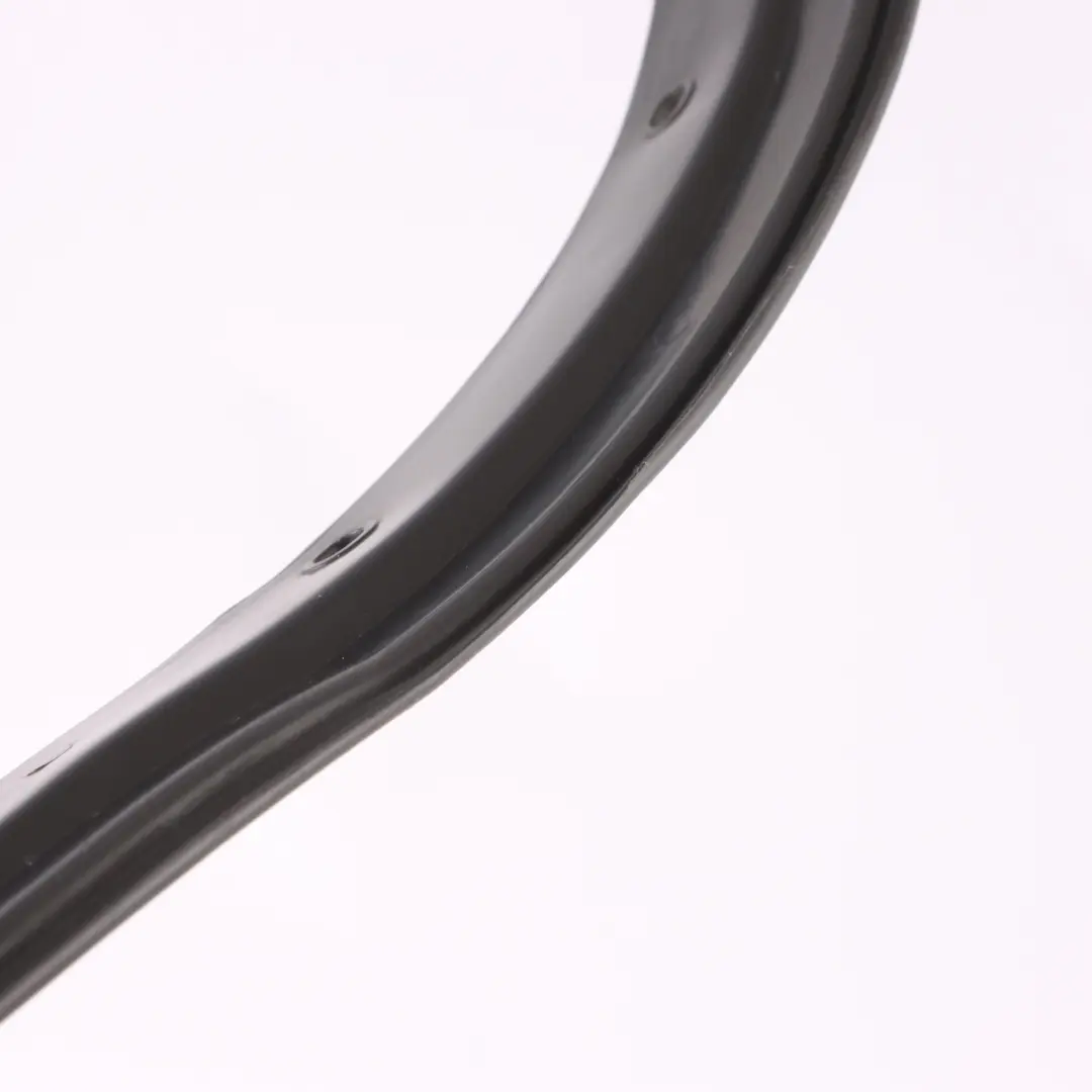 Cadre d'étanchéité de la porte avant gauche pour Mercedes W251 à propos du numéro de pièce A2517200578 Mercedes W251 Cadre d'étanchéité de la porte avant gauche - SKU A2517200578 - Numéro de pièce A2517200578