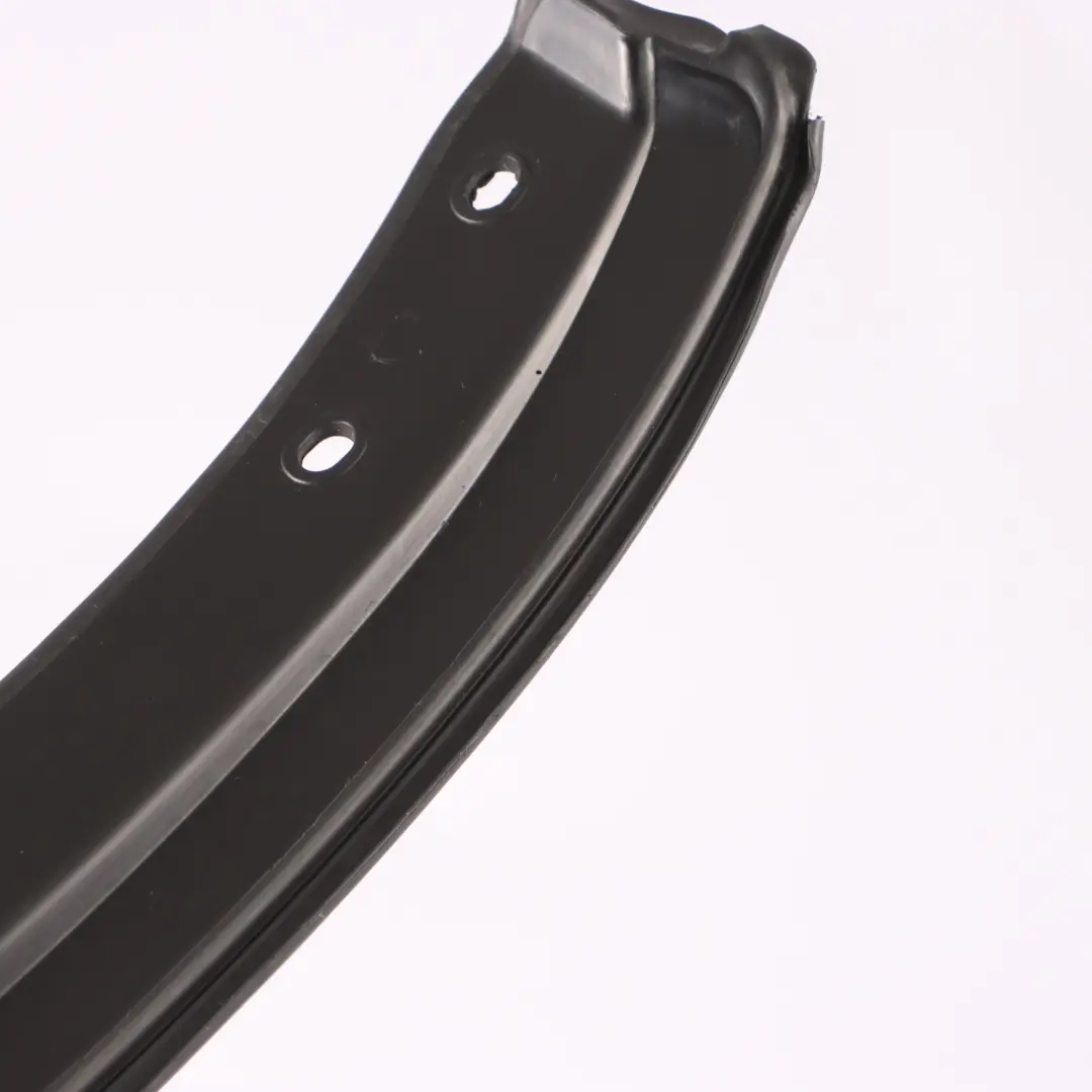 Cadre d'étanchéité de la porte avant gauche pour Mercedes W251 à propos du numéro de pièce A2517200578 Mercedes W251 Cadre d'étanchéité de la porte avant gauche - SKU A2517200578 - Numéro de pièce A2517200578