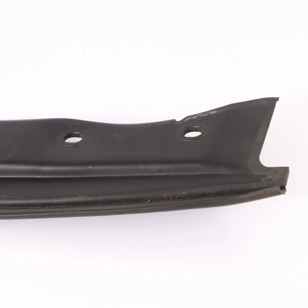 Strip vorne rechts Türdichtungsrahmen für Mercedes W251 mit Teilenummer A2517200678 Mercedes W251 Strip vorne rechts Türdichtungsrahmen - SKU A2517200678 - Teilenummer A2517200678