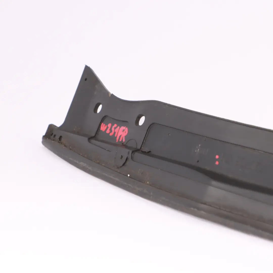 Strip vorne rechts Türdichtungsrahmen für Mercedes W251 mit Teilenummer A2517200678 Mercedes W251 Strip vorne rechts Türdichtungsrahmen - SKU A2517200678 - Teilenummer A2517200678