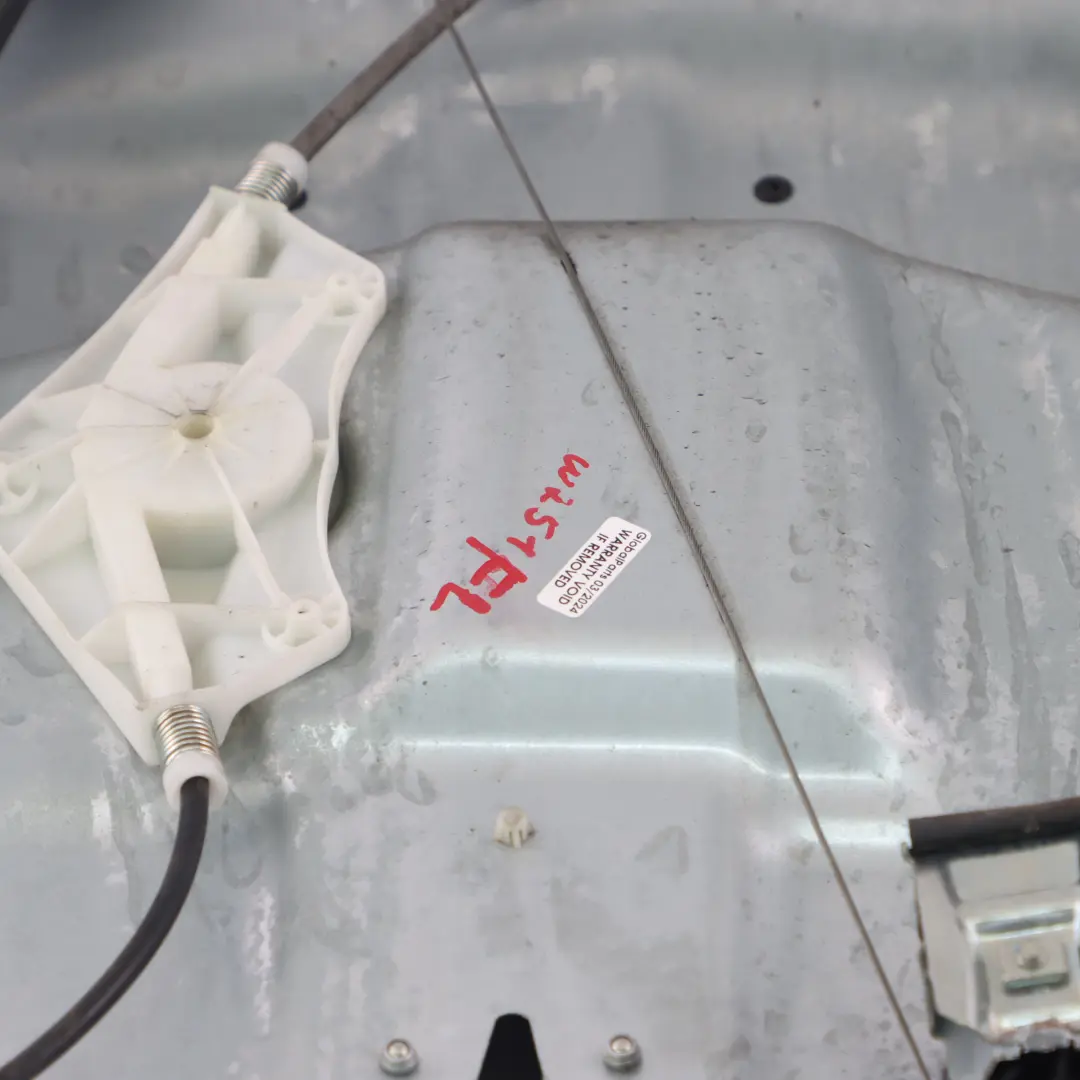 Fensterheber Heber Mechanismus vorne links Tür für Mercedes W251 mit Teilenummer A2517201579 Mercedes W251 Fensterheber Heber Mechanismus vorne links Tür - SKU A2517201579 - Teilenummer A2517201579