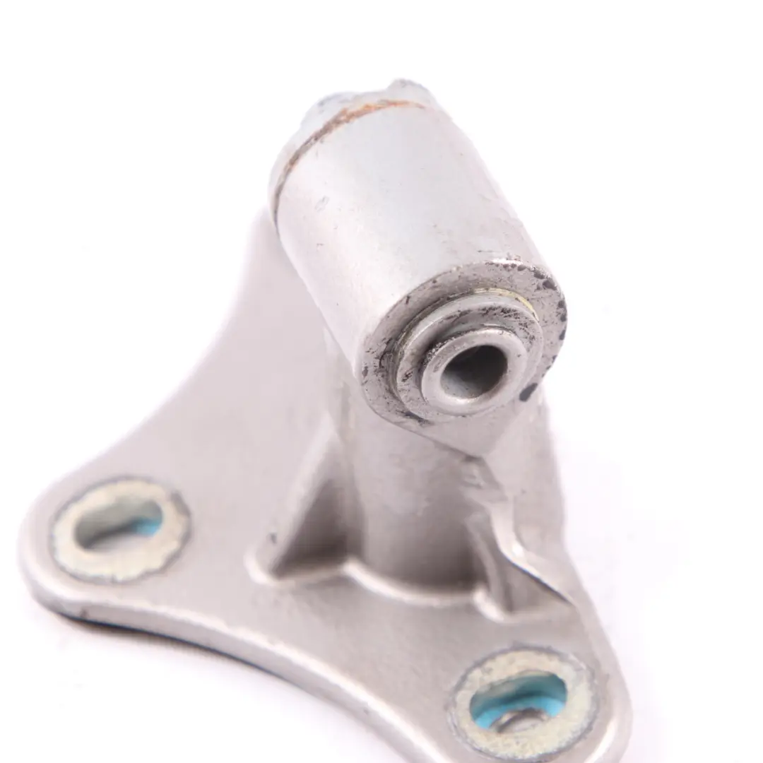 Türscharnier vorne rechts unten Iridium Silber Metallic 775 für Mercedes W212 mit Teilenummer A2517201637 Mercedes W212 Türscharnier vorne rechts unten Iridium Silber Metallic 775 - SKU A2517201637-CS - Teilenummer A2517201637