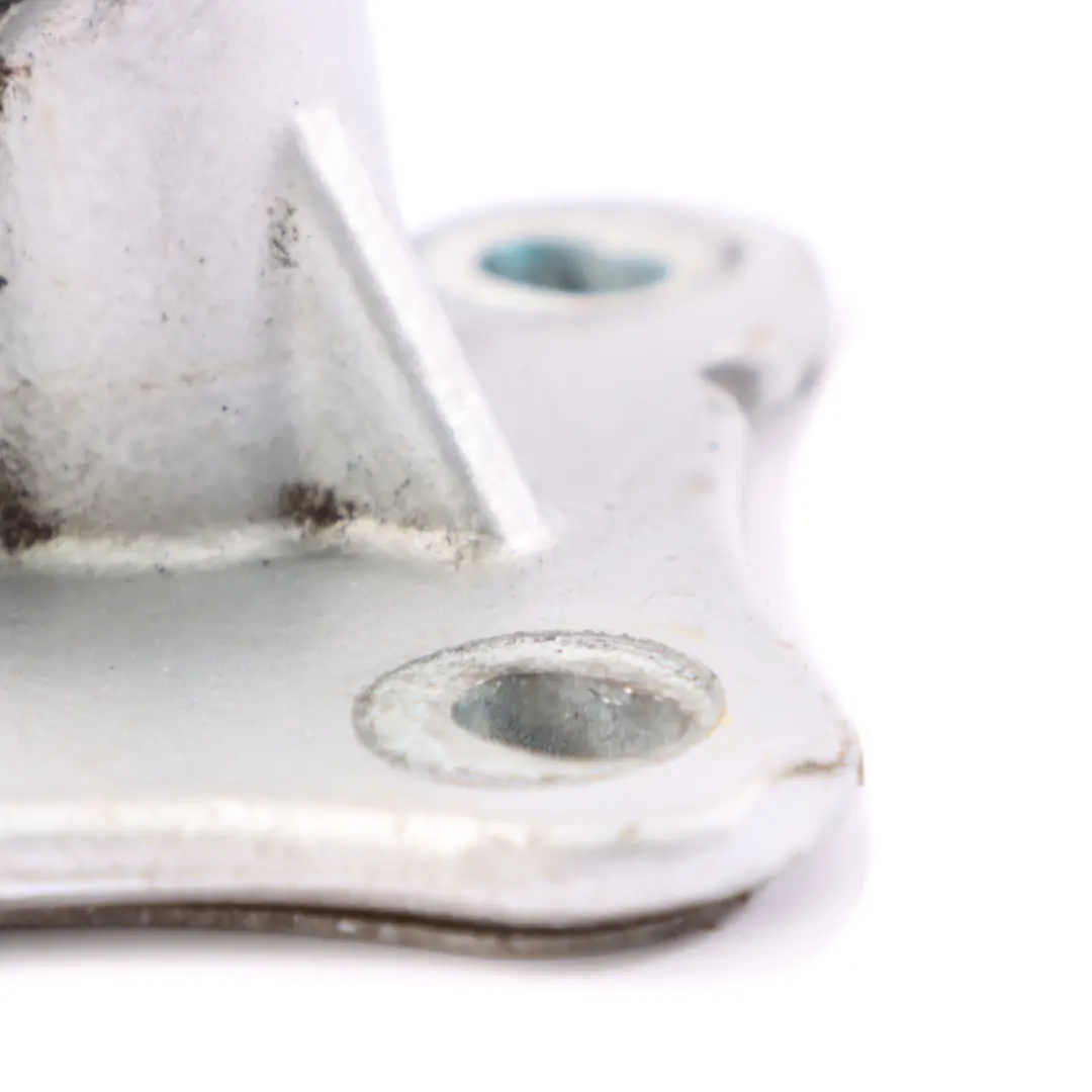 Cerniera porta anteriore destra Iridium Silver Metallic - 775 per Mercedes ML W164 con numero di parte A2517201637 Mercedes ML W164 Cerniera porta anteriore destra Iridium Silver Metallic - 775 - SKU A2517201637-IRS - Numero di parte A2517201637