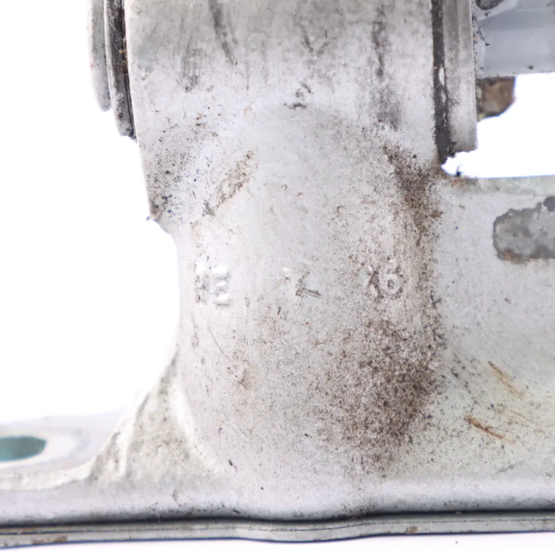 Cerniera porta anteriore destra Iridium Silver Metallic - 775 per Mercedes ML W164 con numero di parte A2517201637 Mercedes ML W164 Cerniera porta anteriore destra Iridium Silver Metallic - 775 - SKU A2517201637-IRS - Numero di parte A2517201637