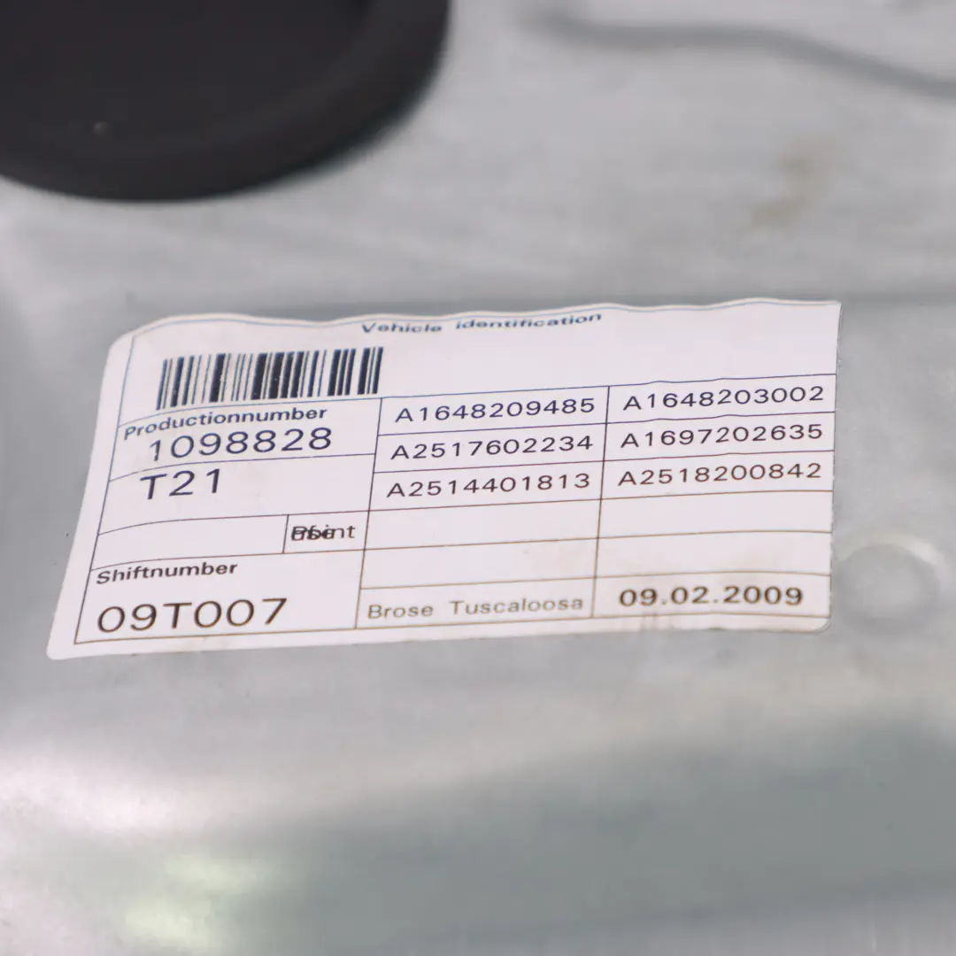 Regolatore Alzacristalli Meccanismo Anteriore Destra per Mercedes W251 con numero di parte A2517201679 Mercedes W251 Regolatore Alzacristalli Meccanismo Anteriore Destra - SKU A2517201679 - Numero di parte A2517201679