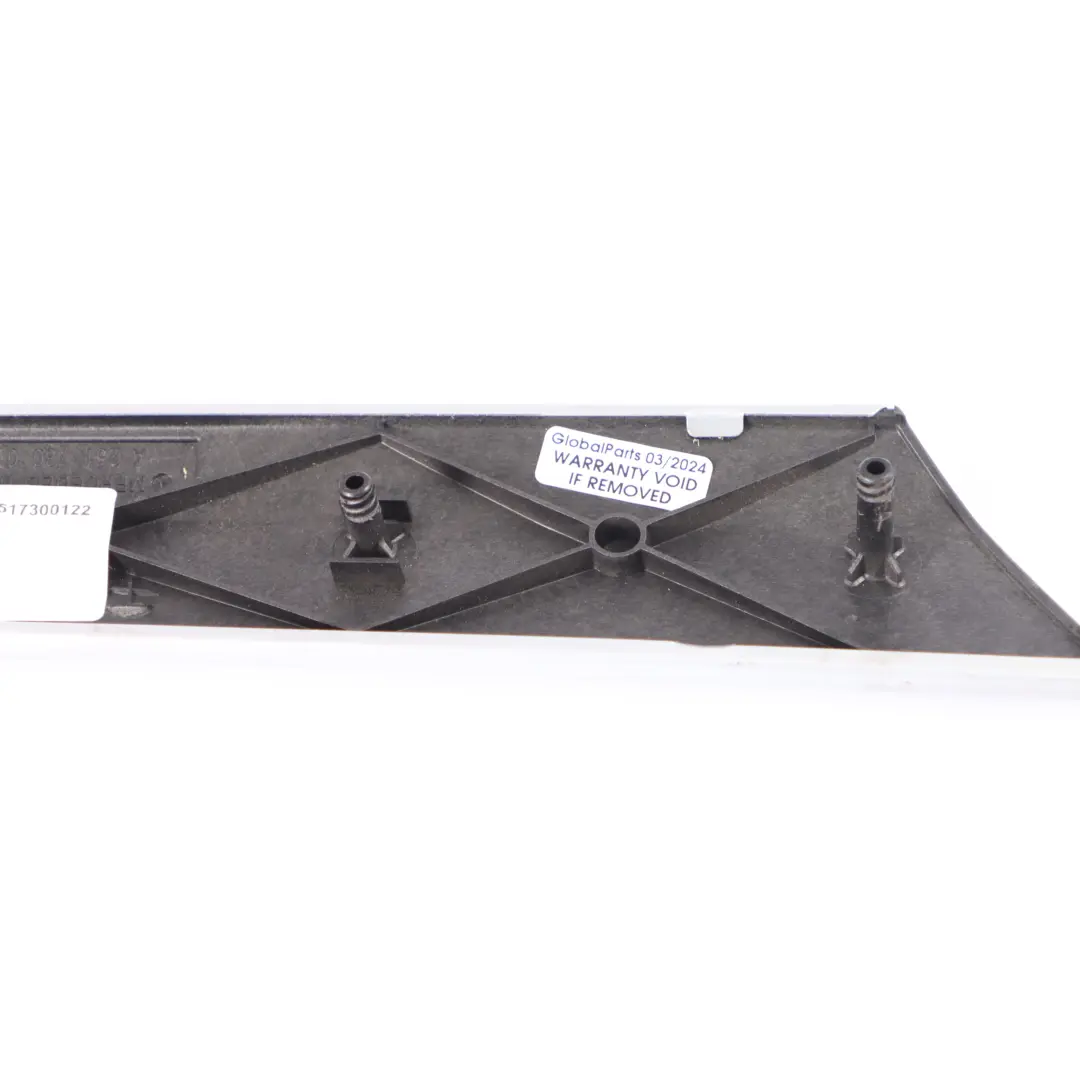Innenraum Türdekorstreifen hinten links Abdeckung Alu für Mercedes W251 mit Teilenummer A2517300122 Mercedes W251 Innenraum Türdekorstreifen hinten links Abdeckung Alu - SKU A2517300122 - Teilenummer A2517300122