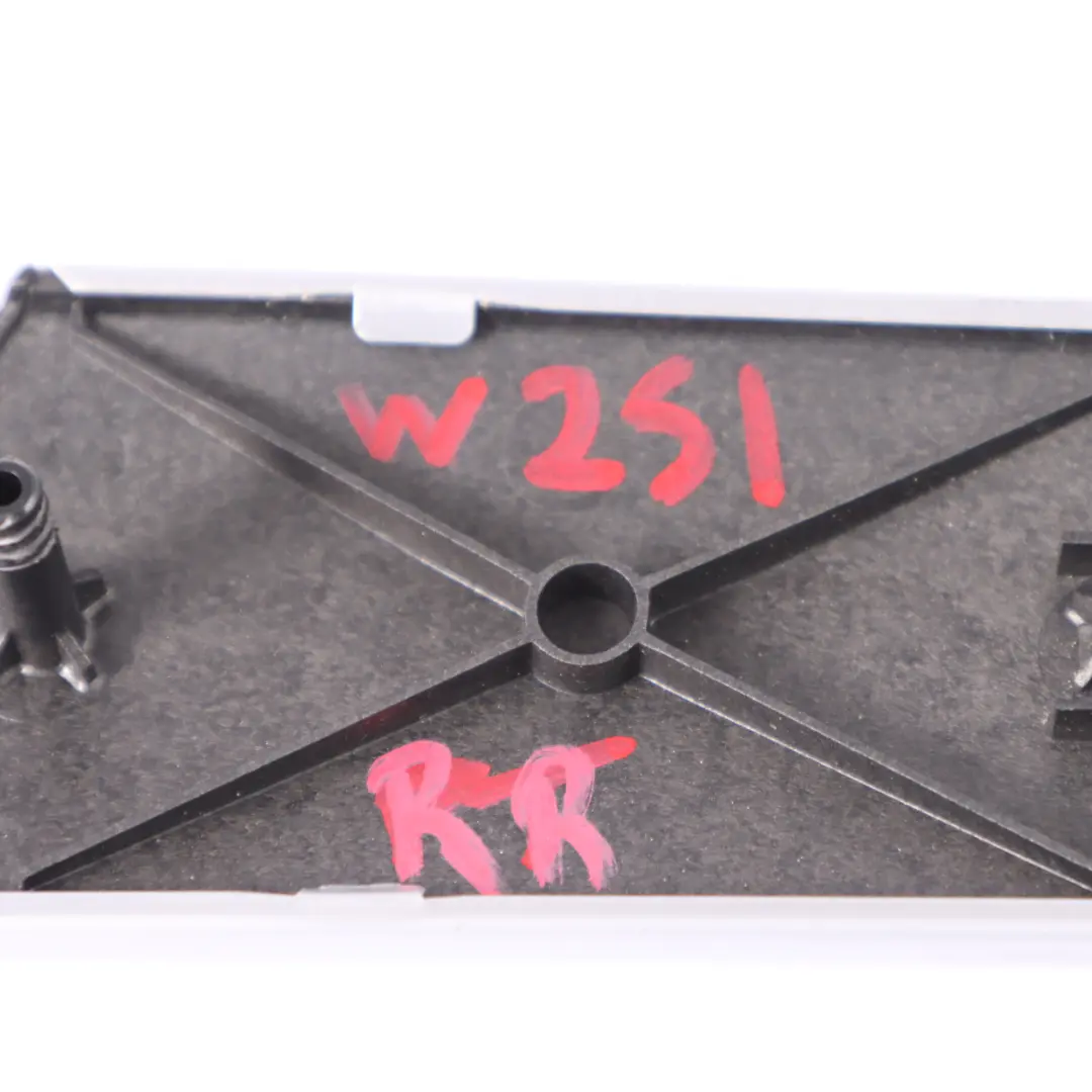 Innenraum Türdekorstreifen hinten rechts Abdeckung Alu für Mercedes W251 mit Teilenummer A2517300222 Mercedes W251 Innenraum Türdekorstreifen hinten rechts Abdeckung Alu - SKU A2517300222 - Teilenummer A2517300222