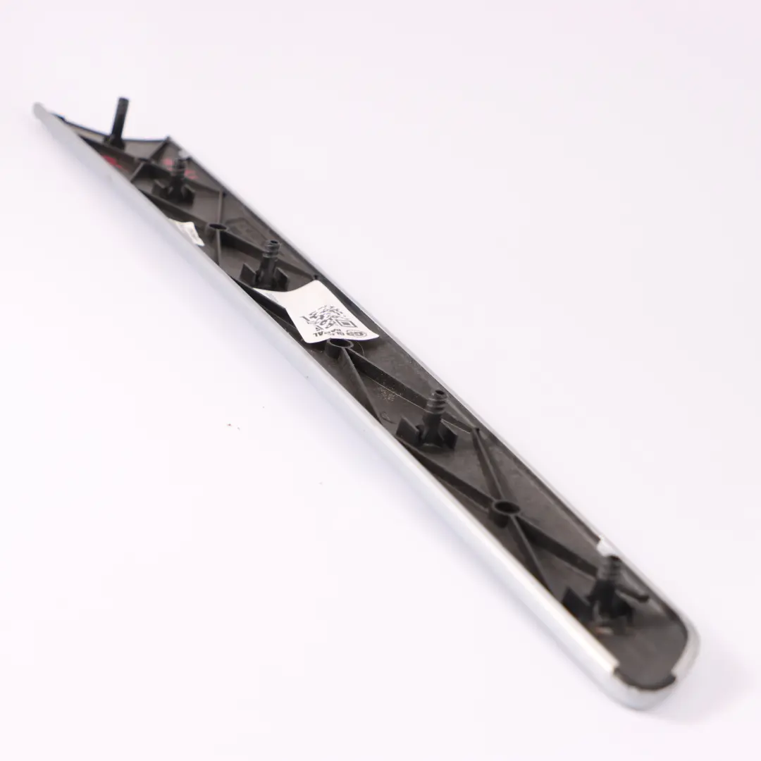 Bande décorative porte intérieure arrière droite Alu pour Mercedes W251 à propos du numéro de pièce A2517300222 Mercedes W251 Bande décorative porte intérieure arrière droite Alu - SKU A2517300222 - Numéro de pièce A2517300222