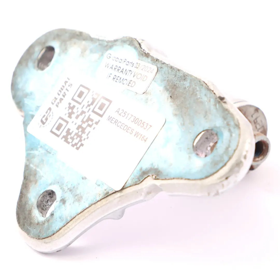 Zawias Drzwi Dolny Lewy Tył do Mercedes W164 W251 o numerze A2517300537 Mercedes W164 W251 Zawias Drzwi Dolny Lewy Tył - SKU A2517300537 - Numer Części A2517300537