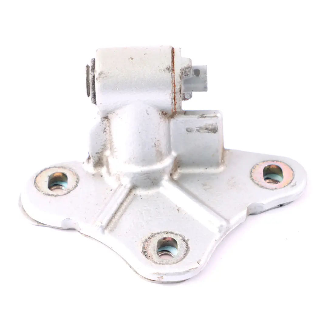 Cerniera porta posteriore destra Iridium Silver Metallic - 775 per Mercedes ML W164 con numero di parte A2517300637 Mercedes ML W164 Cerniera porta posteriore destra Iridium Silver Metallic - 775 - SKU A2517300637-IRS - Numero di parte A2517300637