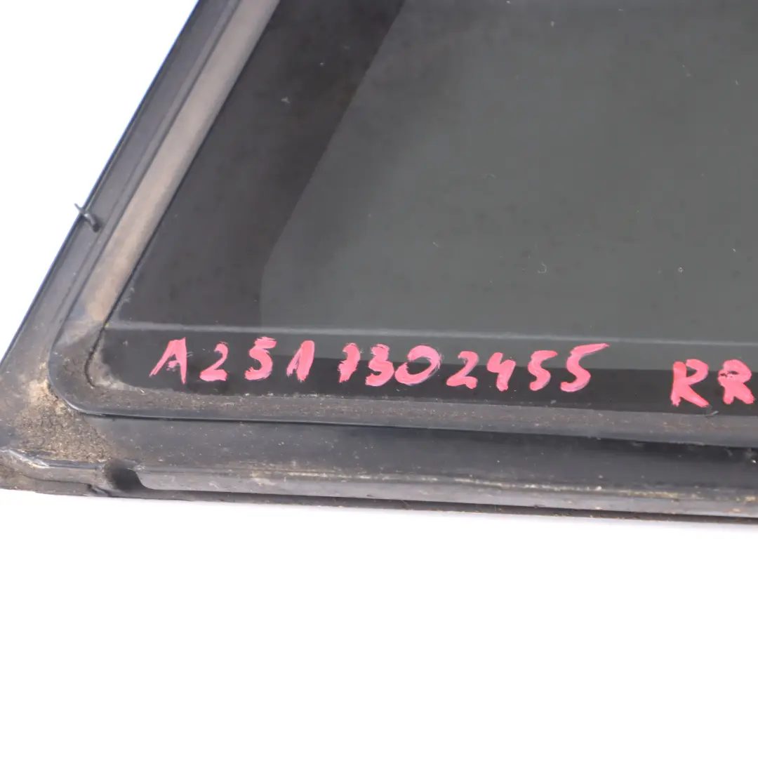 Vitrage Arrière Porte Droite Vitrage Teinté AS3 pour Mercedes W251 à propos du numéro de pièce A2517302455 Mercedes W251 Vitrage Arrière Porte Droite Vitrage Teinté AS3 - SKU A2517302455 - Numéro de pièce A2517302455