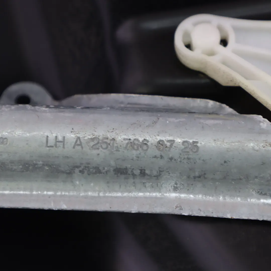 Lève-Vitre Régulateur Arrière Gauche Panneau Carte de Porte pour Mercedes W251 à propos du numéro de pièce A2517303079 Mercedes W251 Lève-Vitre Régulateur Arrière Gauche Panneau Carte de Porte - SKU A2517303079 - Numéro de pièce A2517303079