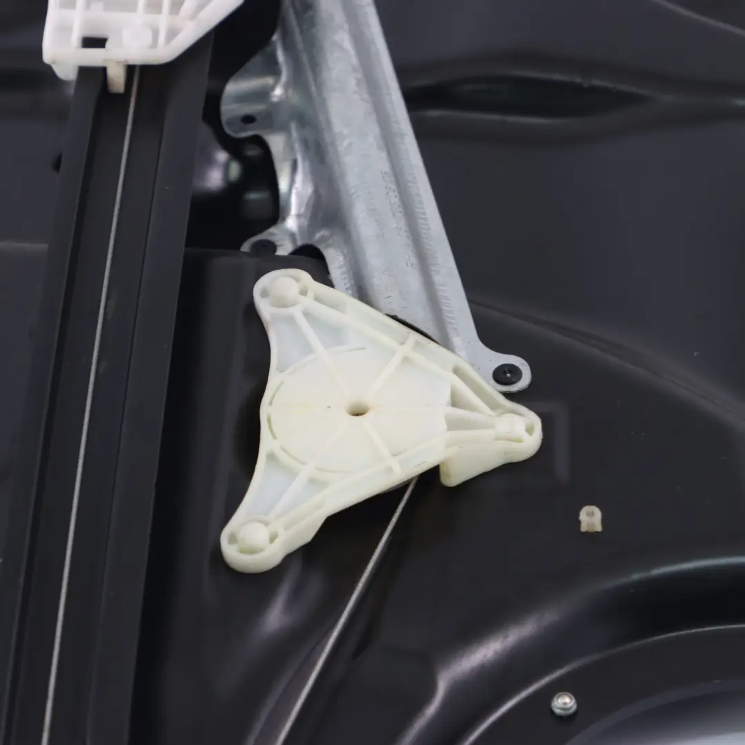 Fensterheber Regulator hinten rechts Türkarte Panel für Mercedes W251 mit Teilenummer A2517303179 Mercedes W251 Fensterheber Regulator hinten rechts Türkarte Panel - SKU A2517303179 - Teilenummer A2517303179