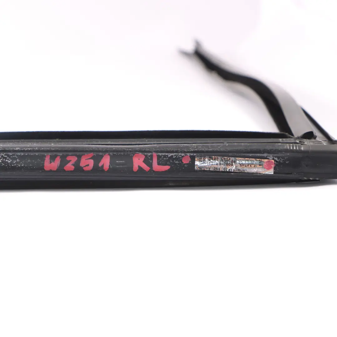 Guarnizione Finestra Porta Posteriore Sinistra per Mercedes W251 con numero di parte A2517350825 Mercedes W251 Guarnizione Finestra Porta Posteriore Sinistra - SKU A2517350825 - Numero di parte A2517350825