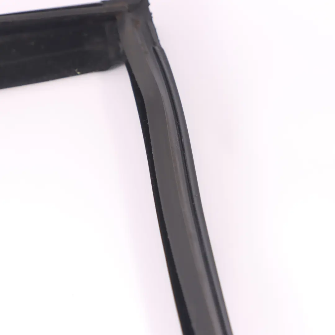 Junta Ventana Puerta Trasera Izquierda Junta Marco para Mercedes W251 con número de pieza A2517350825 Mercedes W251 Junta Ventana Puerta Trasera Izquierda Junta Marco - SKU A2517350825 - Número de pieza A2517350825