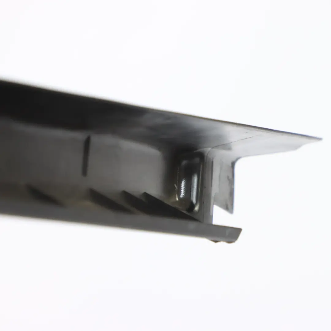 Trim Porta Posteriore Destra Telaio Finestra Nero per Mercedes W251 con numero di parte A2517350871 Mercedes W251 Trim Porta Posteriore Destra Telaio Finestra Nero - SKU A2517350871 - Numero di parte A2517350871