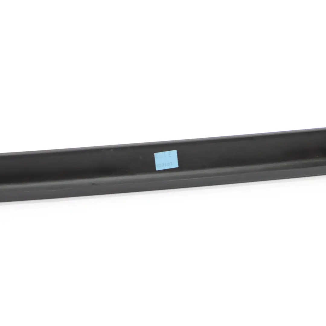 Embelecedor Puerta Trasera Derecha Marco Ventana Negro para Mercedes W251 con número de pieza A2517350871 Mercedes W251 Embelecedor Puerta Trasera Derecha Marco Ventana Negro - SKU A2517350871 - Número de pieza A2517350871