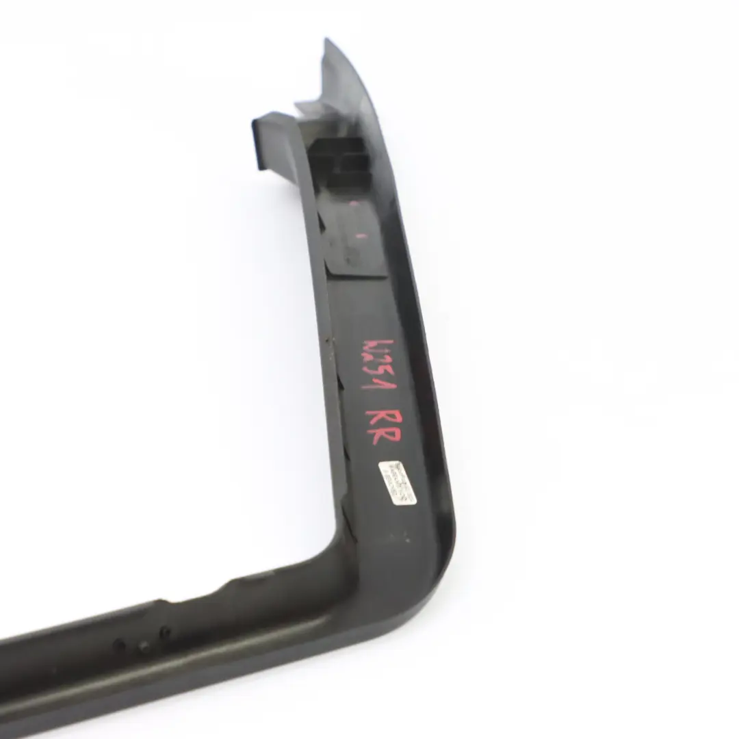 Trim Porta Posteriore Destra Telaio Finestra Nero per Mercedes W251 con numero di parte A2517350871 Mercedes W251 Trim Porta Posteriore Destra Telaio Finestra Nero - SKU A2517350871 - Numero di parte A2517350871