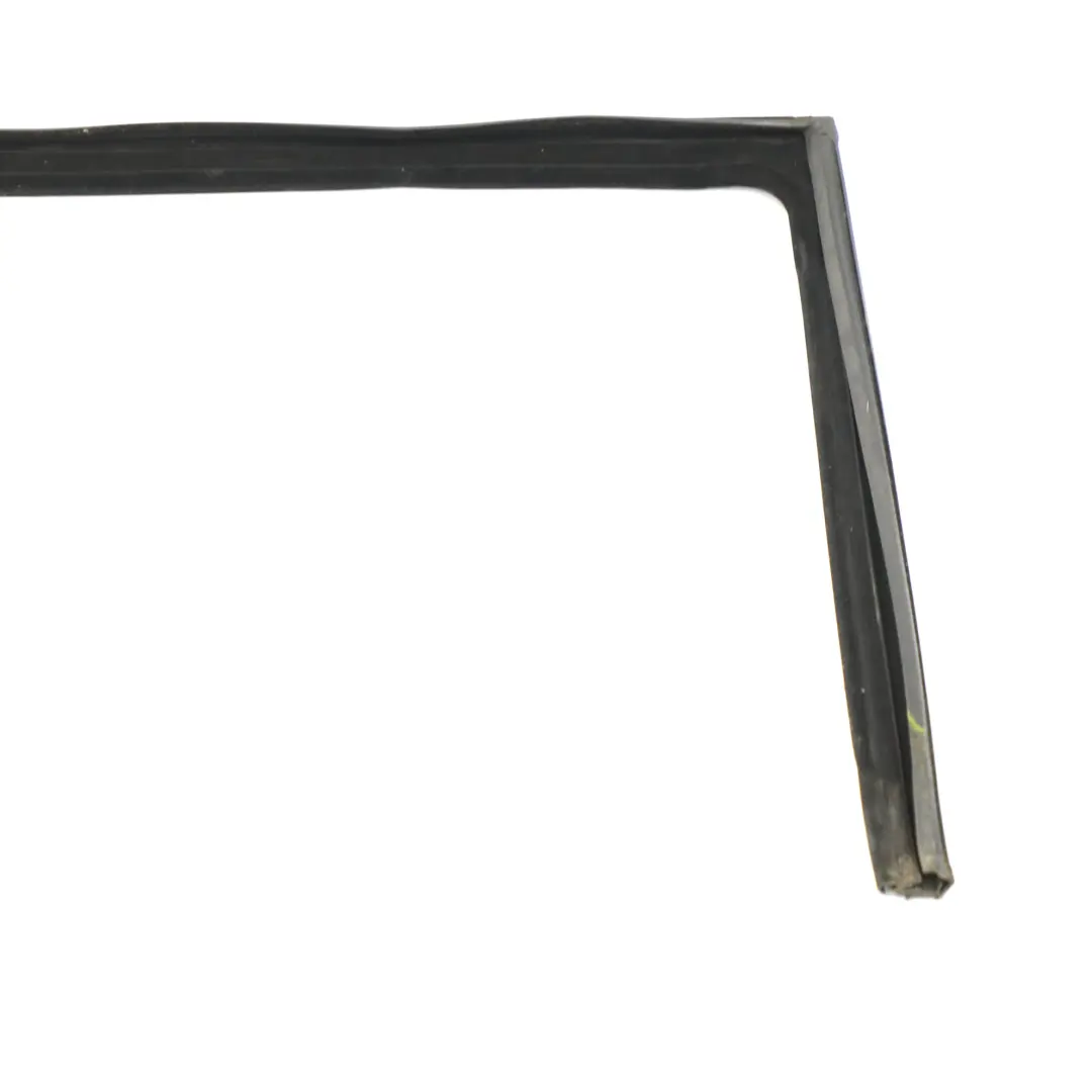 Guarnizione Finestra Porta Posteriore Destra Telaio per Mercedes W251 con numero di parte A2517350925 Mercedes W251 Guarnizione Finestra Porta Posteriore Destra Telaio - SKU A2517350925 - Numero di parte A2517350925