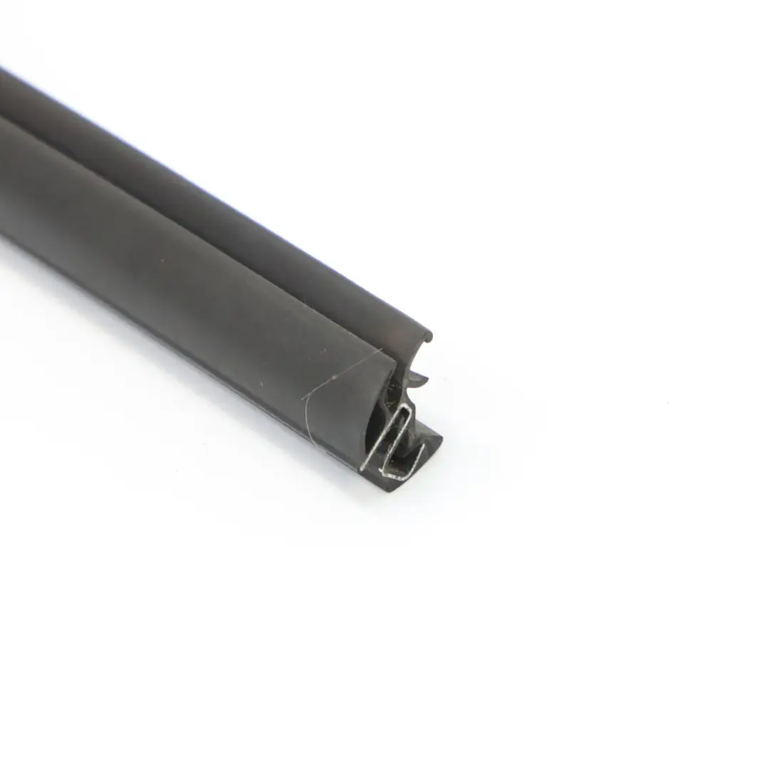 Embellecedor de Rail de Ventana Trasera Derecha para Mercedes W251 con número de pieza A2517352065 Mercedes W251 Embellecedor de Rail de Ventana Trasera Derecha - SKU A2517352065 - Número de pieza A2517352065