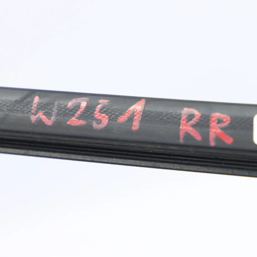 Mercedes W251 Guarnizione parabrezza posteriore destro Striscia Trim - SKU A2517352065 - Numero di parte A2517352065