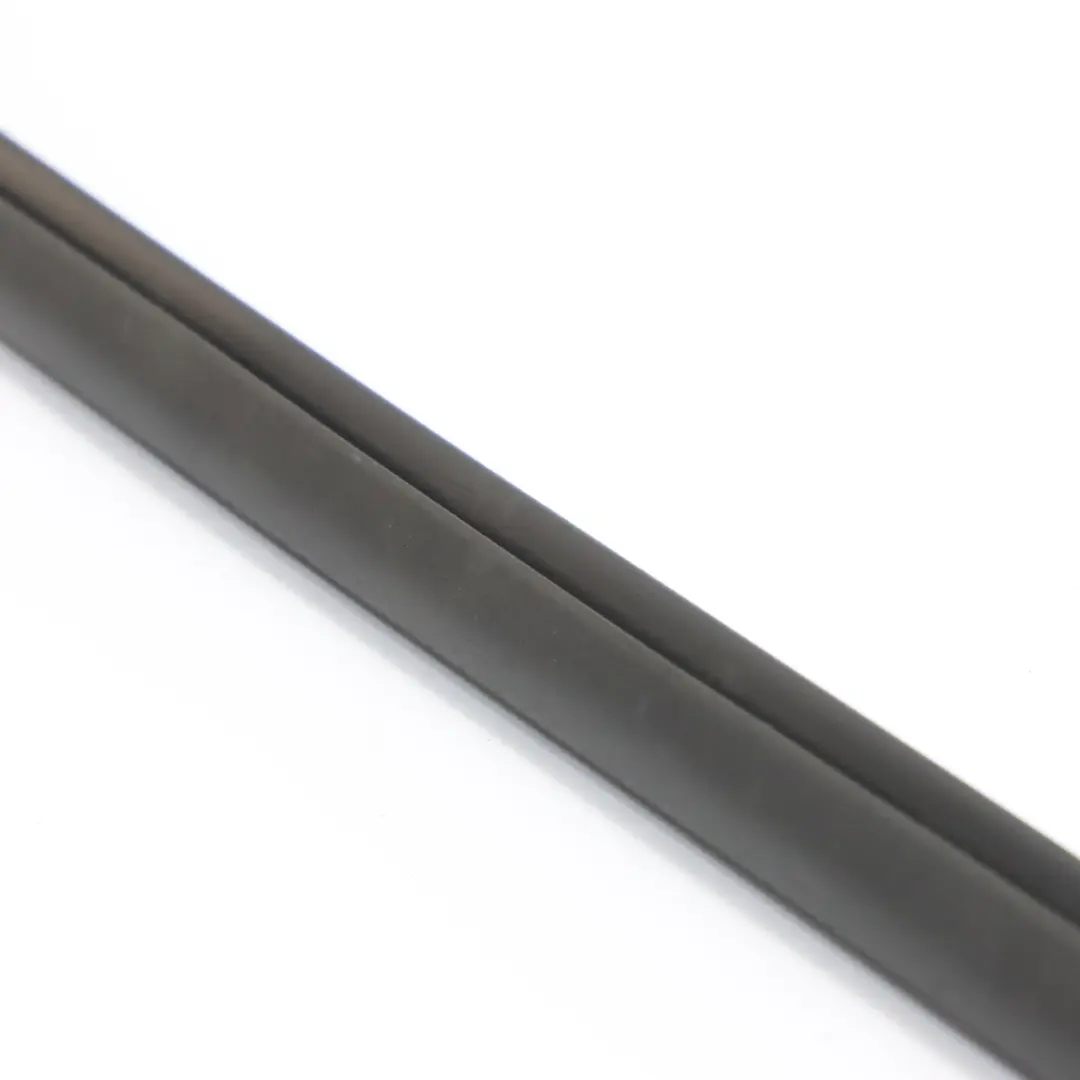 Fenster schienen dichtung hinten rechts Trim für Mercedes W251 mit Teilenummer A2517352065 Mercedes W251 Fenster schienen dichtung hinten rechts Trim - SKU A2517352065 - Teilenummer A2517352065