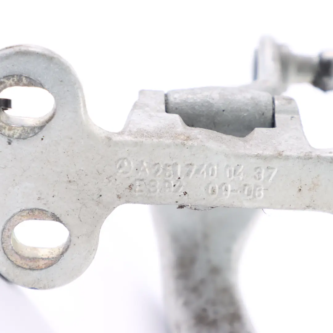 Zawias Prawy Klapy Bagażnika Biały do Mercedes W251 o numerze A2517400100 Mercedes W251 Zawias Prawy Klapy Bagażnika Biały - SKU A2517400100-CW - Numer Części A2517400100