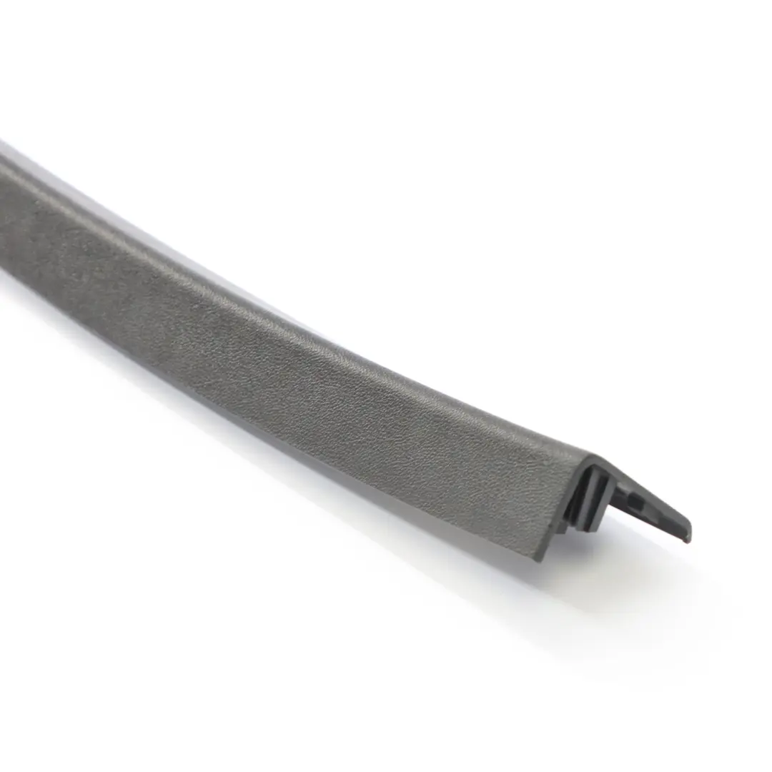 Embellecedor Tapa Maletero Mercedes W251 Parte Superior Media Negro A2517400070 para con número de pieza A2517400200 Embellecedor Tapa Maletero Mercedes W251 Parte Superior Media Negro A2517400070 - SKU A2517400200 - Número de pieza A2517400200