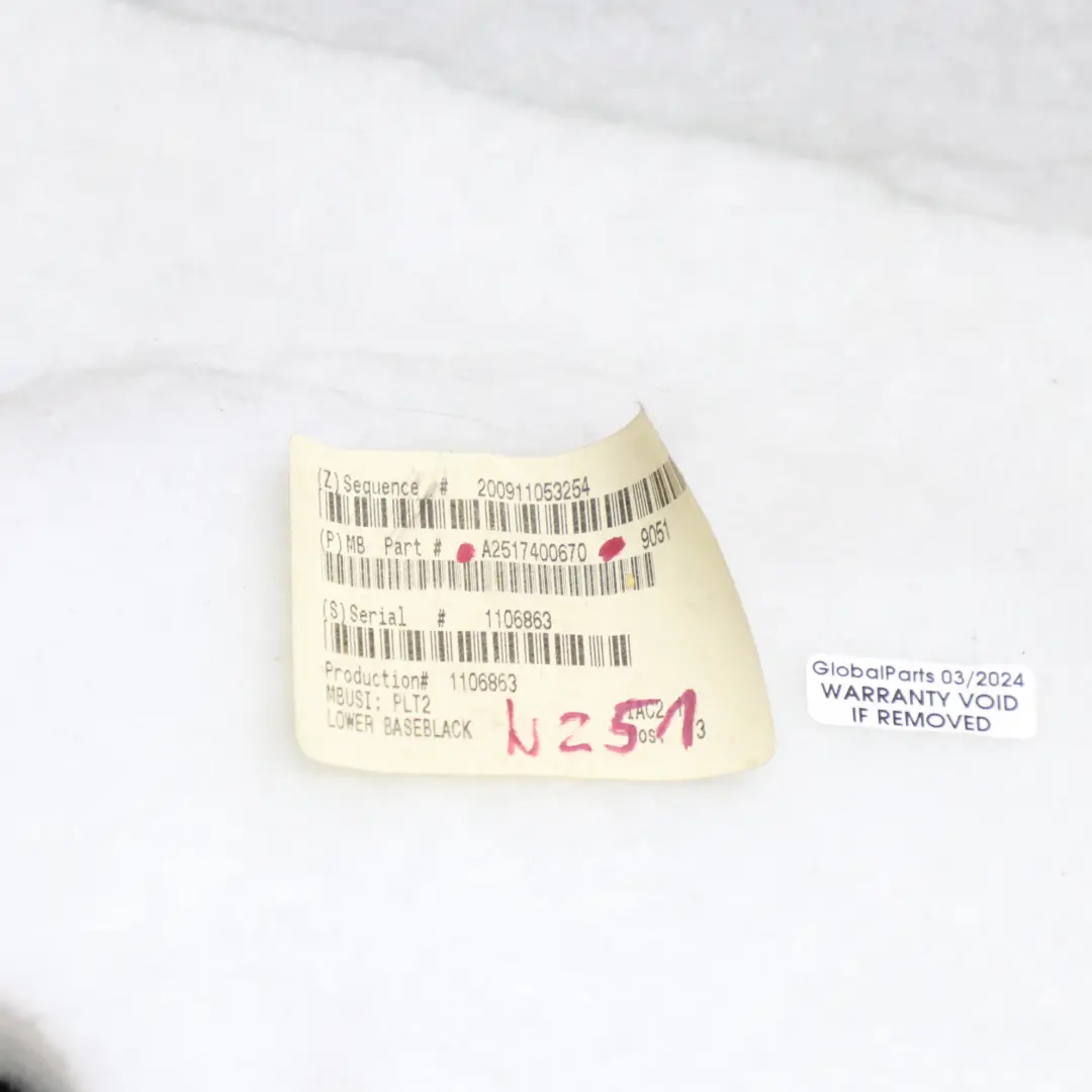 Embellecedor Interior Maletero Portón Trasero Mercedes W251 para con número de pieza A2517400670 Embellecedor Interior Maletero Portón Trasero Mercedes W251 - SKU A2517400670 - Número de pieza A2517400670