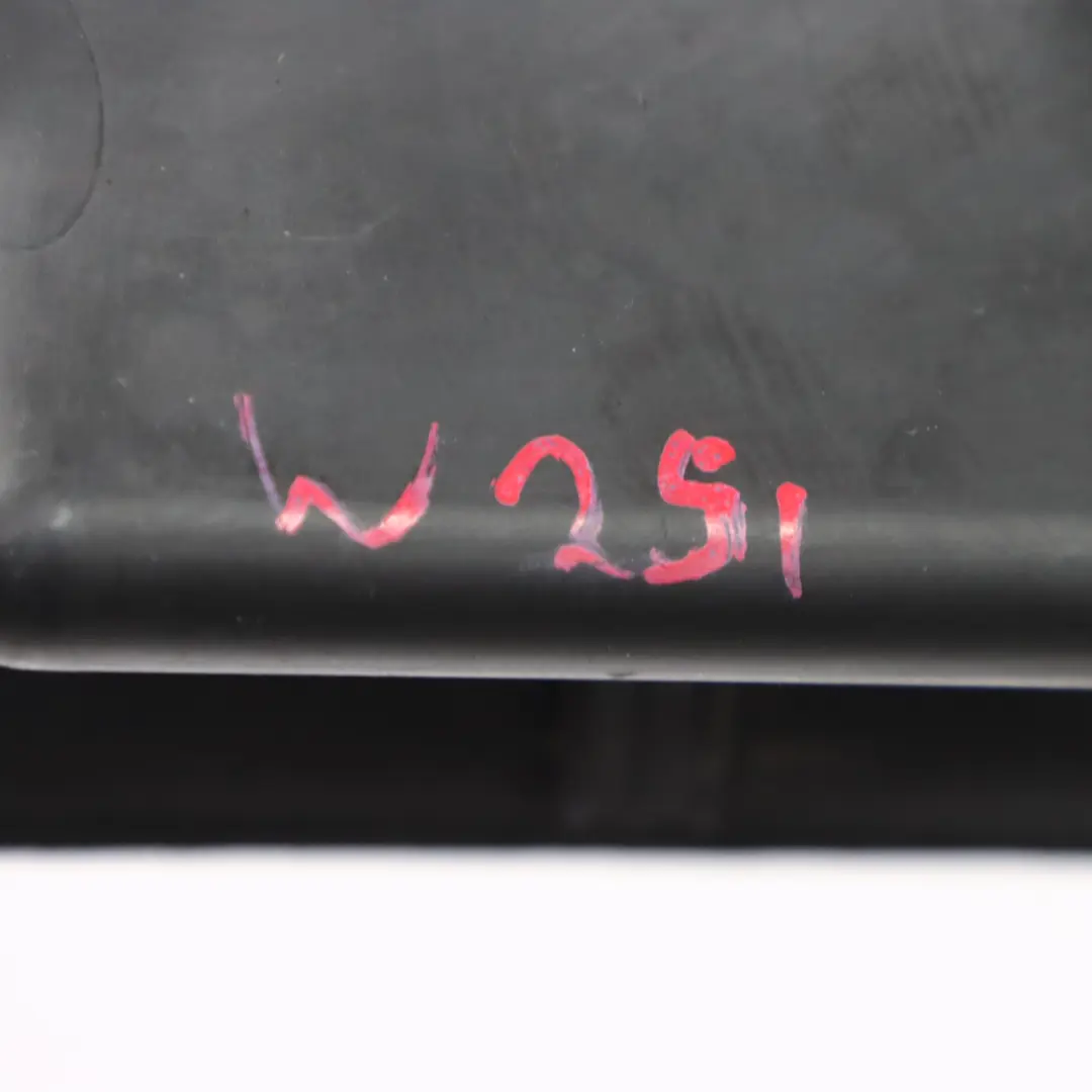 Osłona Pokrywa Zamka Klapy Bagażnika Czarny do Mercedes W251 o numerze A2517470087 Mercedes W251 Osłona Pokrywa Zamka Klapy Bagażnika Czarny - SKU A2517470087 - Numer Części A2517470087