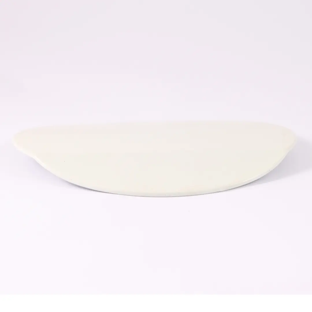 Osłona Klapka Wlewu Paliwa Biała Calcite White do Mercedes W251 o numerze A2517570106 Mercedes W251 Osłona Klapka Wlewu Paliwa Biała Calcite White - SKU A2517570106-CW - Numer Części A2517570106