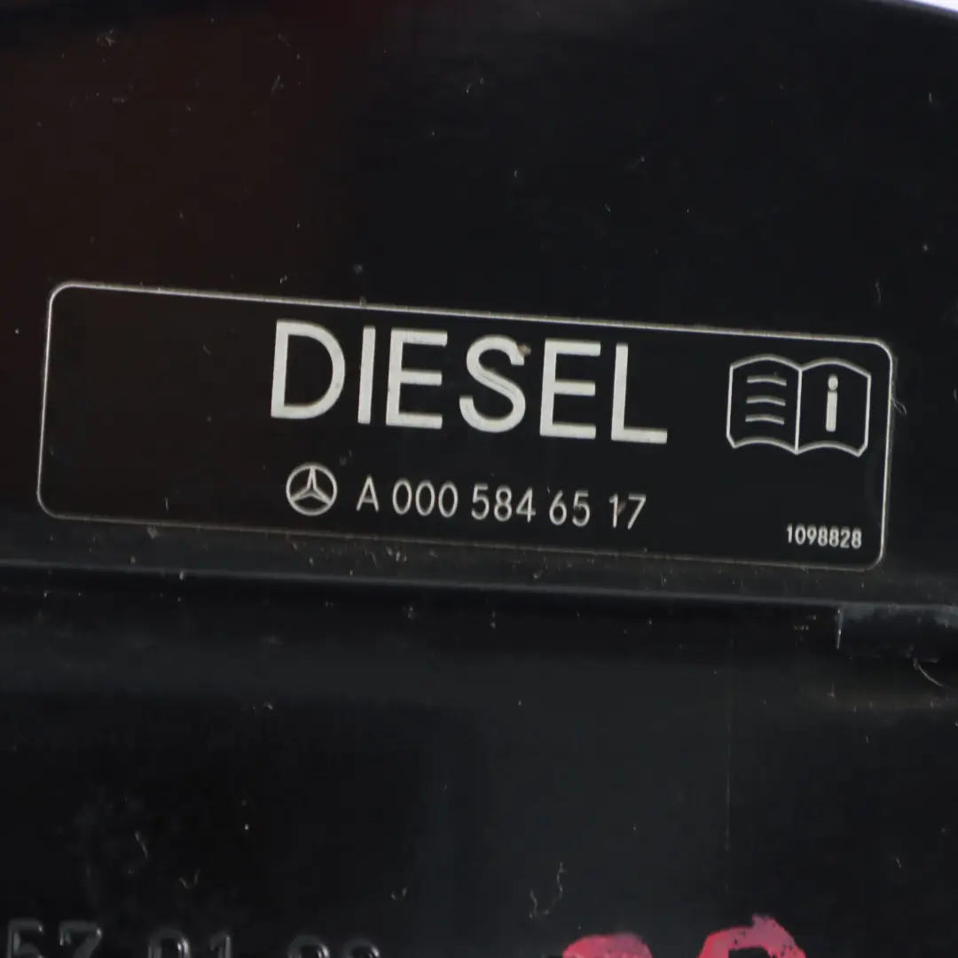 Mercedes W251 Couvercle Réservoir Carburant Noir Obsidienne - 197 - SKU A2517570106-OB - Numéro de pièce A2517570106