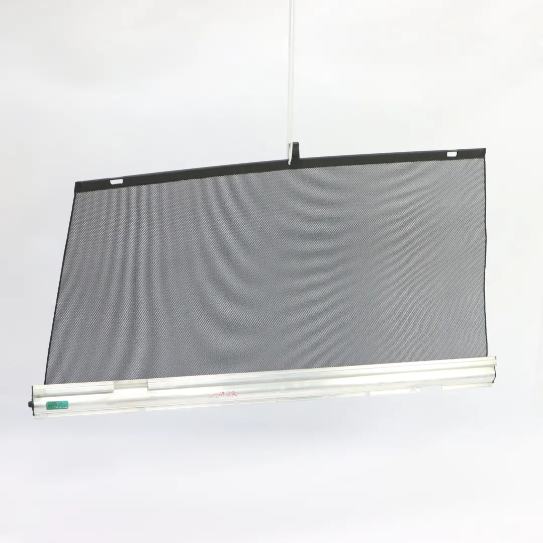 Fenster Rollo Tür hinten rechts Sonnenschutz für Mercedes W251 mit Teilenummer A2518100620 Mercedes W251 Fenster Rollo Tür hinten rechts Sonnenschutz - SKU A2518100620 - Teilenummer A2518100620
