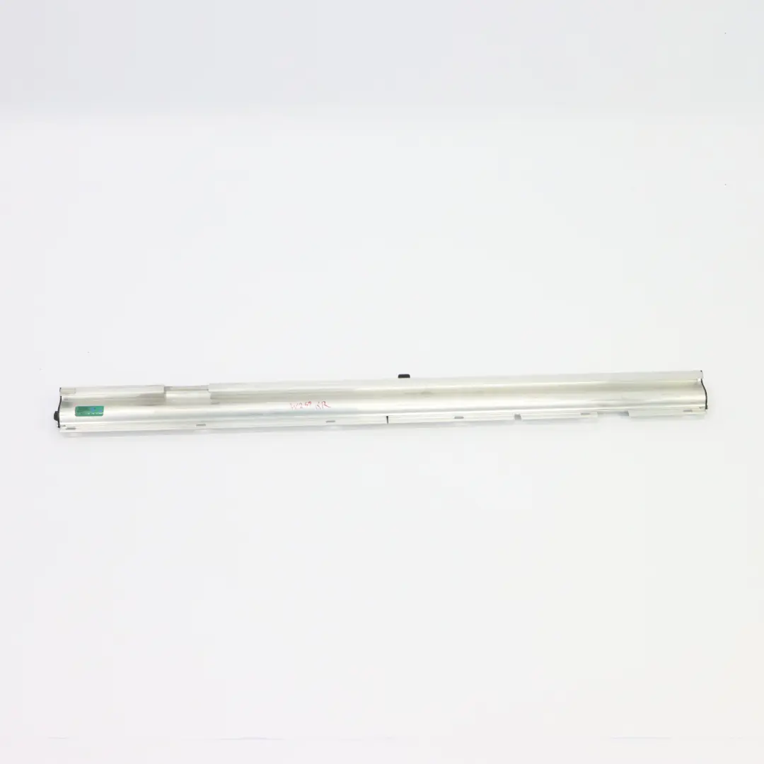 Mercedes W251 Fenêtre enroulable Store Porte arrière droite solaire - SKU A2518100620 - Numéro de pièce A2518100620