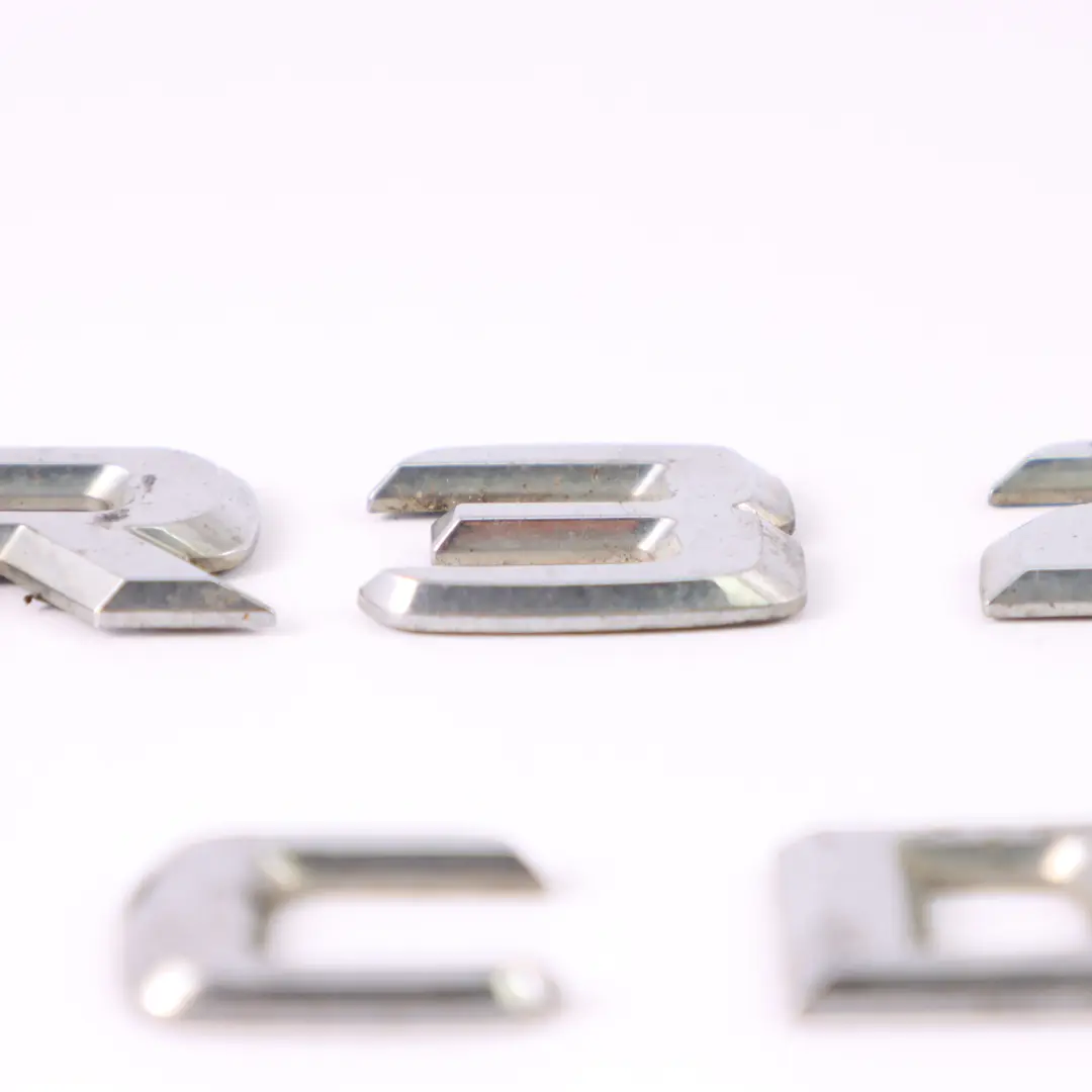 Kofferraum Emblem hinten aufgeklebt Plakette für Mercedes W251 mit Teilenummer A2518170115 Mercedes W251 Kofferraum Emblem hinten aufgeklebt Plakette - SKU A2518170115 - Teilenummer A2518170115